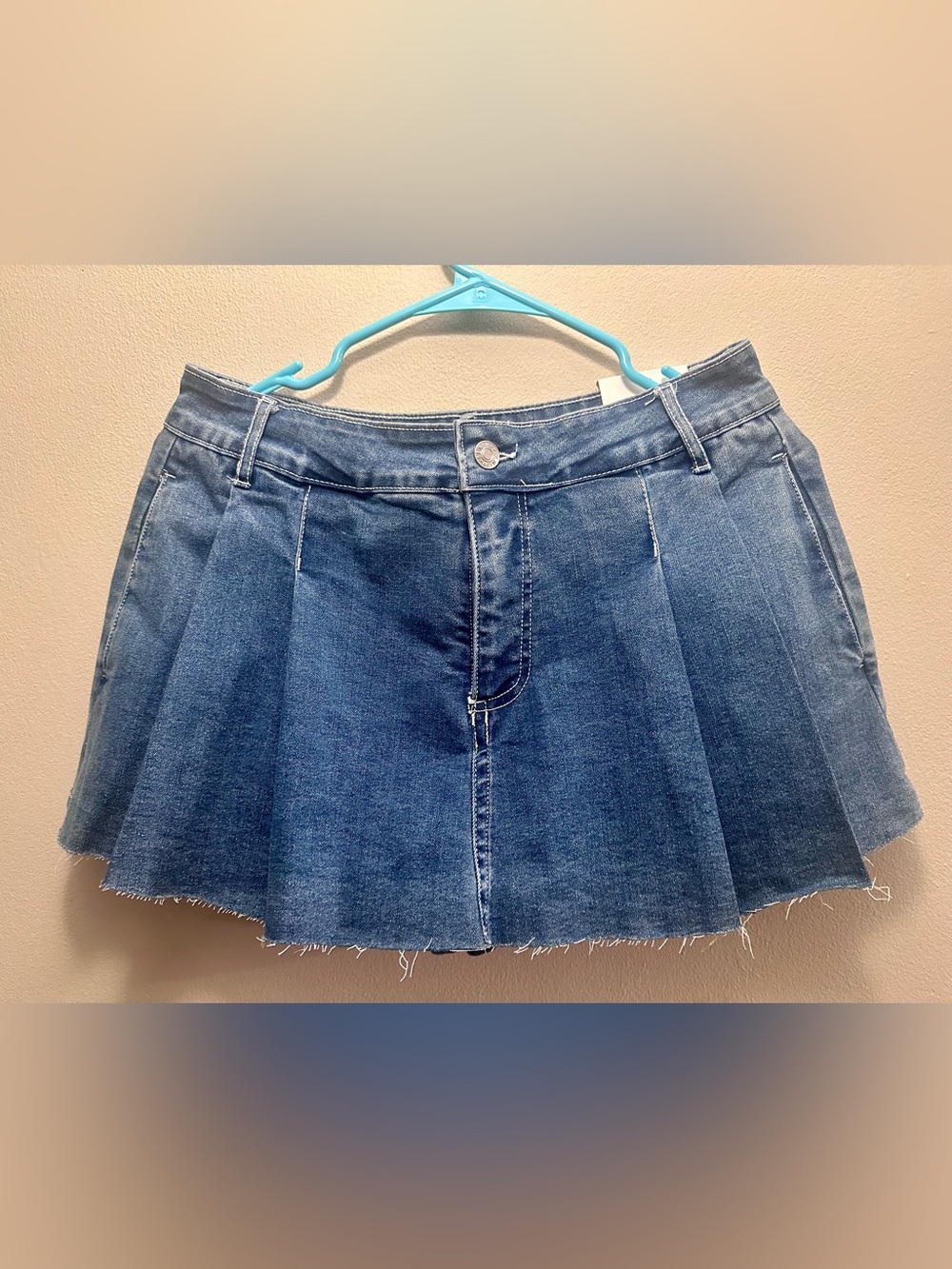Love Tree Denim Premium Stretch Pleated Raw Hem Skort NWT Size Large Blue Mini
